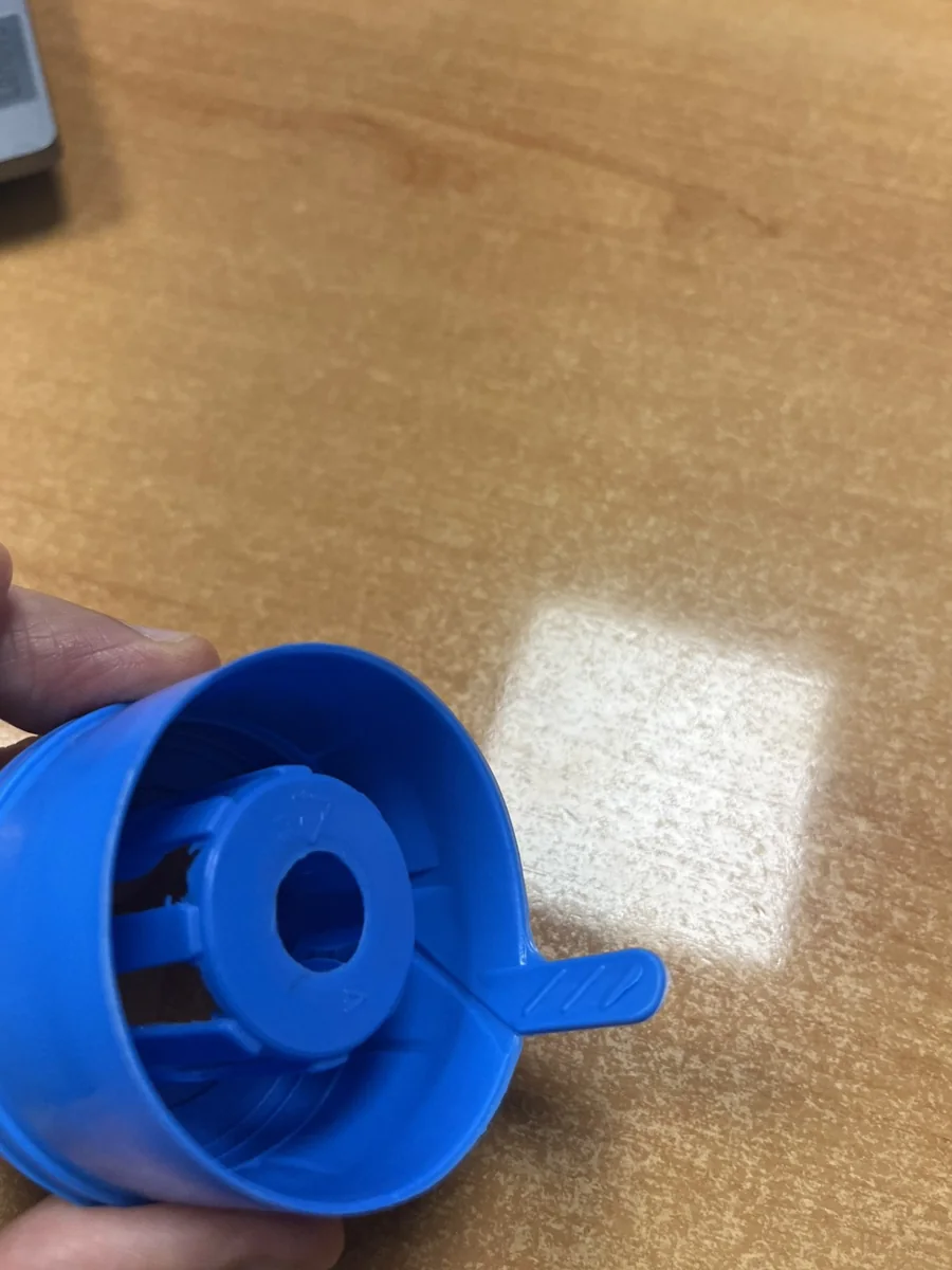Non-spill cap
